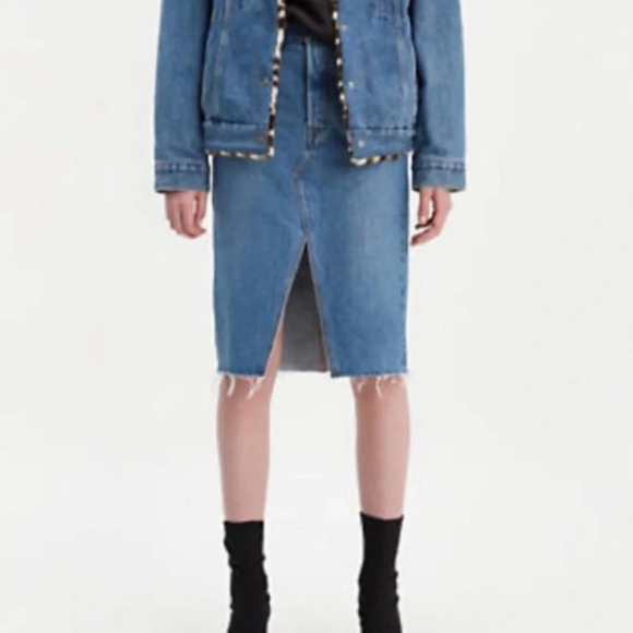 Levi’s Distressed Front Slit Midi Denim Skirt Size 28 - Picture 5 of 5